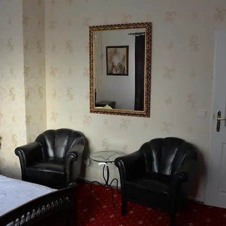 Harmony Hall Гостевой дом Градец-Кралове